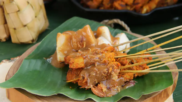 Rahasia Lezat Sate Padang: Olahan Daging Berbumbu Khas Minangkabau yang Menggugah Selera Rahasia Lezat Sate Padang: Olahan Daging Berbumbu Khas Minangkabau